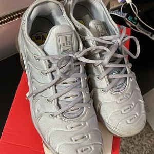 NIKE REACT ELEMENT 87